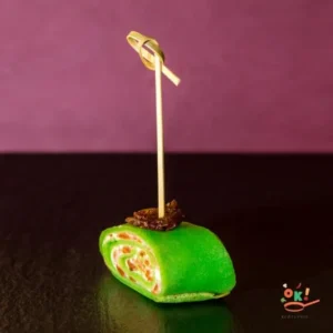 Рол з млинця з мусом з лосося