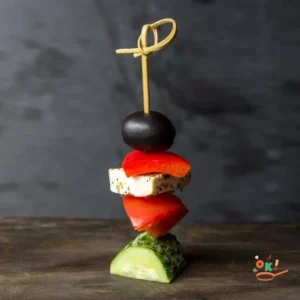 Канапе грецьке з домашньою бринзою і оливкою