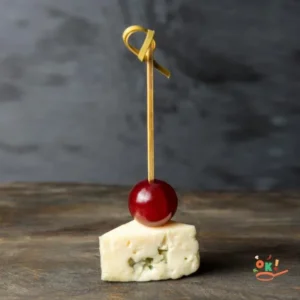 Канапе з сиром дор блю і виноградом