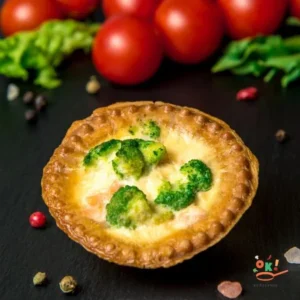 Кіш лорен з лососем і овочами