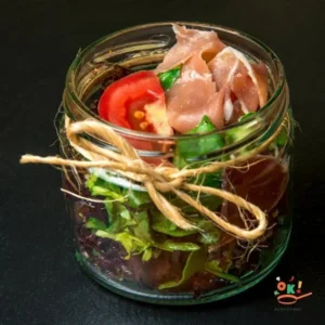 Салат з в'яленим м'ясом, сиром дор блю і горіхами