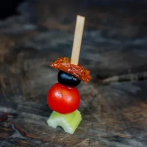 Селера, помідор Черрі, маслина, в'ялений томат