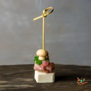 Сир фета з в'яленим м'ясом і маринування грибочком