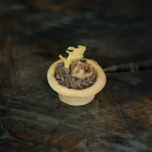 Тарталетка з грибним мусом, трюфельним маслом і смаженою шампіньйоном