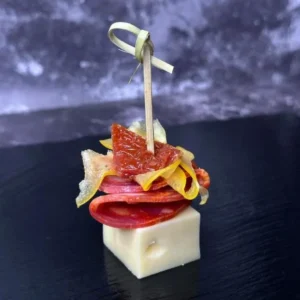 Чорізо з сиром Ементаллер, жовтим перцем та в'яленим томатом