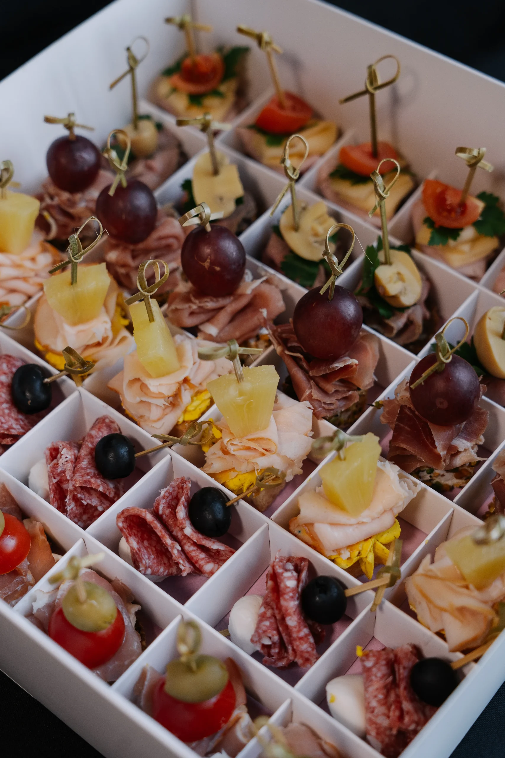 Сет мясних канапе